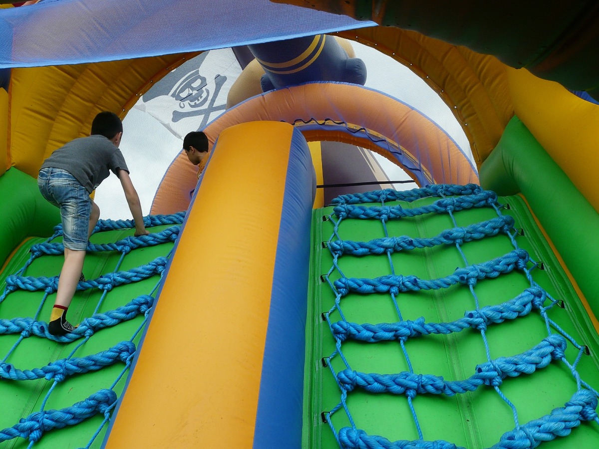 5 Things You Should Know Before Hiring a Jumping Castle